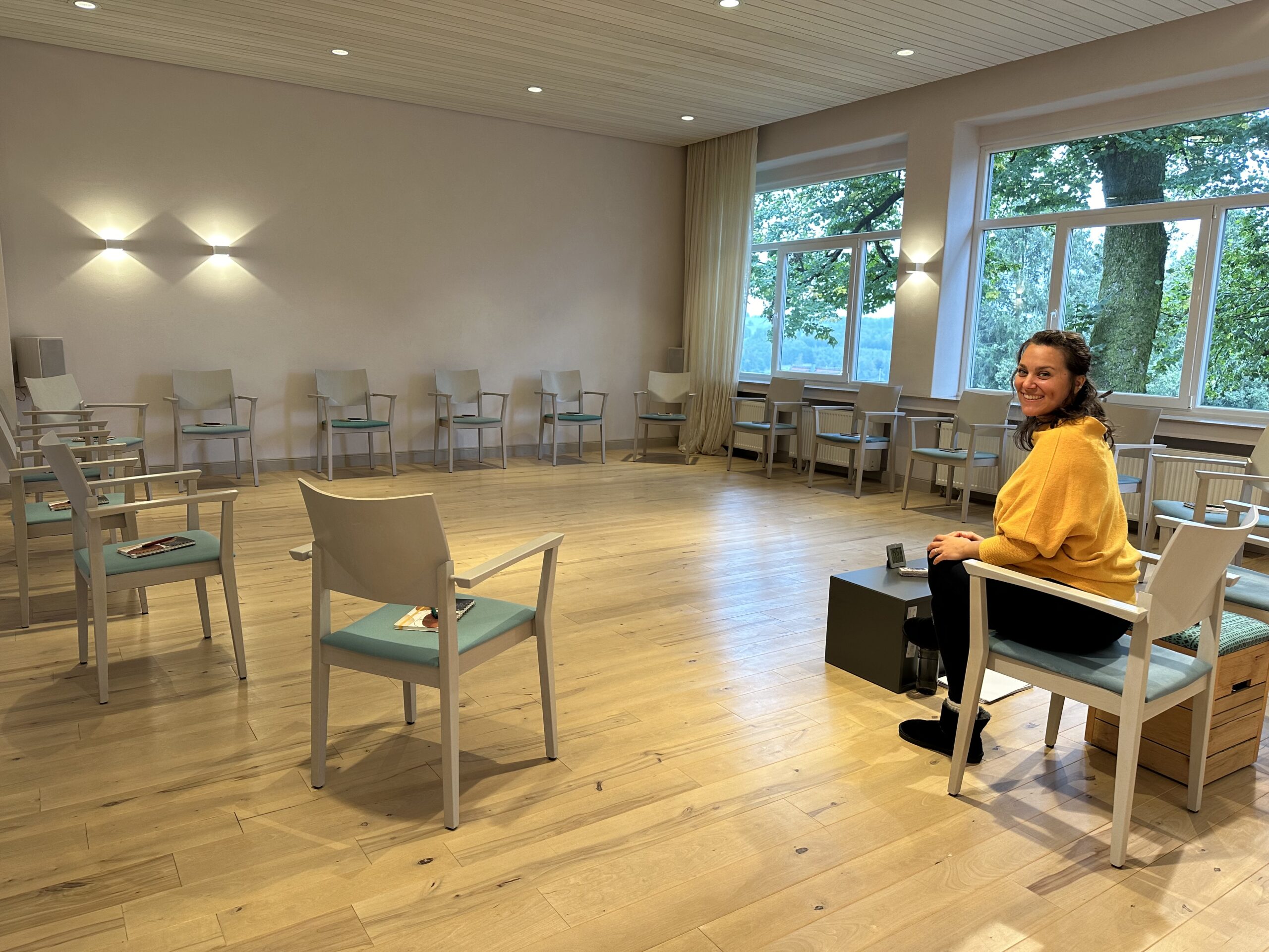 Patricia im Raum